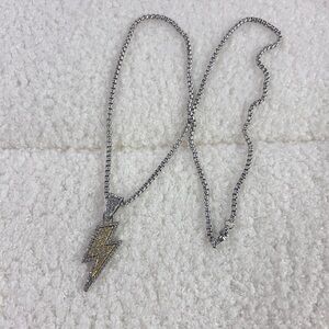 Street Style Fashion Necklace - Bold and Trendy Statement for Every Outfit